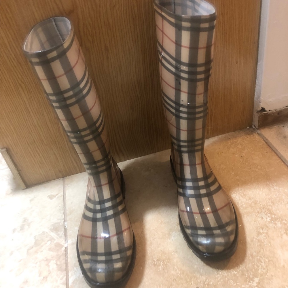 Burberry Rain Boots. Size 7